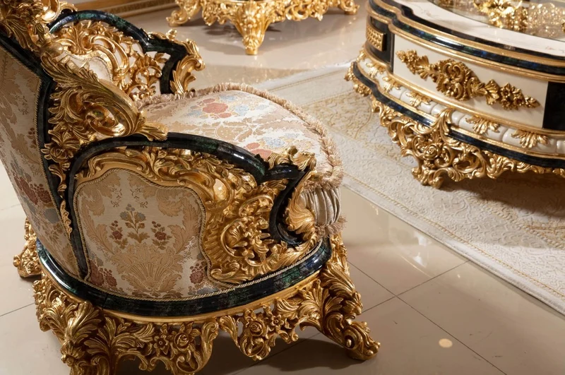 Casa Padrino Luxus Barock Wohnzimmer Set Gold / Weiß / Blau / Gold - 2 Sofas & 2 Sessel & 1 Couchtisch & 2 Beistelltische - Handgefertigte Wohnzimmer Möbel im Barockstil - Edel & Prunkvoll
