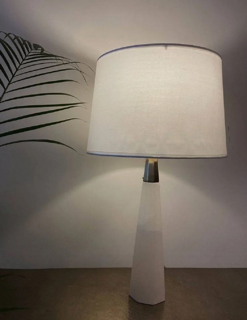 Casa Padrino Luxus Marmor Tischleuchte Weiß / Gold H. 67,5 cm