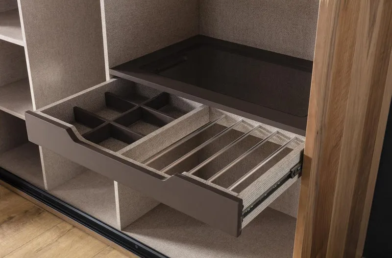 Casa Padrino Luxus Schlafzimmerschrank Braun / Kupferfarben 260 x 70 x H. 220 cm - Massivholz Kleiderschrank mit 2 Schiebetüren - Luxus Schlafzimmer Möbel