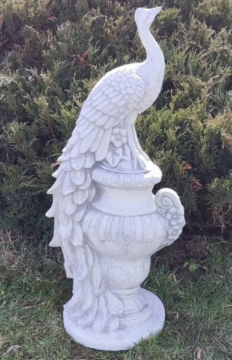 Casa Padrino Barock Garten Deko Skulptur Pfau auf Vase Weiß / Grau H. 82 cm - Prunkvolle Garten Deko Stein Figur - Barock Garten Deko Accessoires - Barock Garten Skulpturen