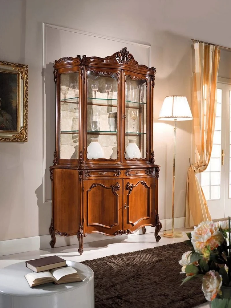Casa Padrino Luxus Barock Vitrine Braun - Handgefertigter Vitrinenschrank mit 4 Türen und 2 Schubladen - Prunkvolle Barock Möbel - Luxus Qualität - Made in Italy