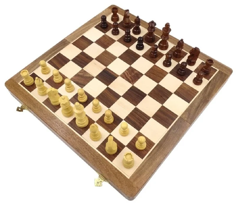 Casa Padrino Luxus Schach Set Braun / Beige 40 x 40 cm - Zusammenklappbares Holz Schachspiel - Holz Schachbrett mit Holz Schachfiguren - Luxus Deko Accessoires