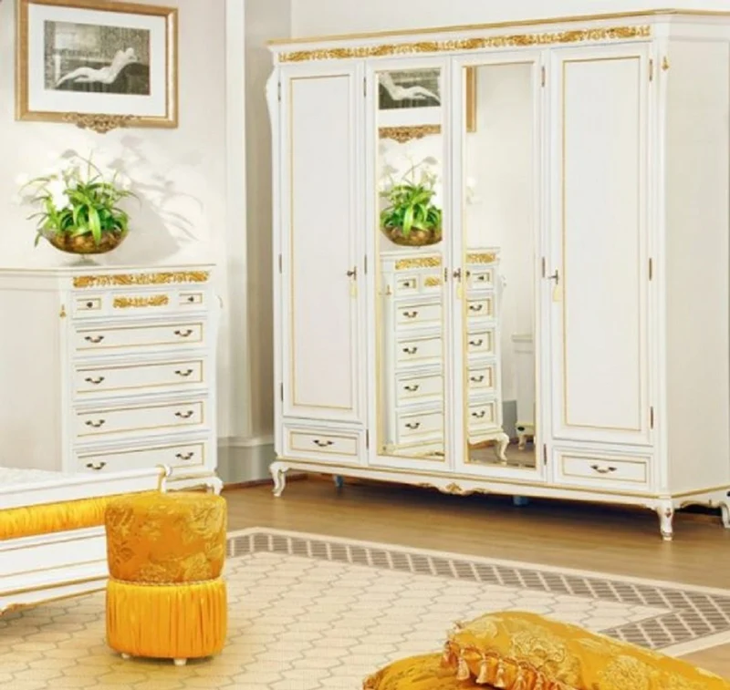 Casa Padrino Luxus Barock Schlafzimmerschrank Weiß / Gold - Prunkvoller Massivholz Schrank mit 4 Türen und 2 Schubladen - Barock Kleiderschrank - Barock Schlafzimmer Möbel