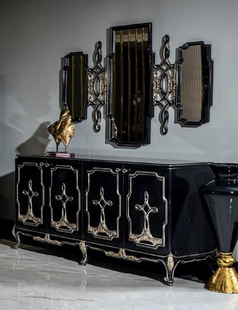 Casa Padrino Luxus Barock Möbel Set Schwarz / Gold - 1 Sideboard mit 4 Türen & 1 Spiegel - Handgefertigte Barock Möbel - Edel & Prunkvoll