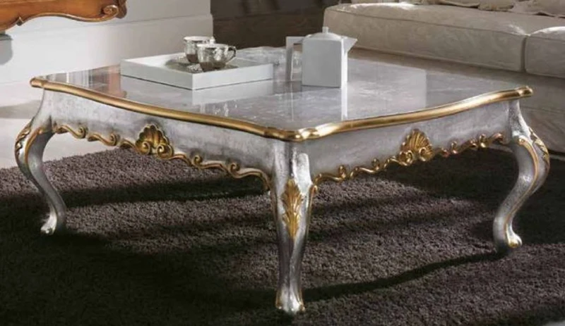 Casa Padrino Luxus Barock Couchtisch Silber / Gold - Quadratischer Massivholz Wohnzimmertisch im Barockstil - Barock Möbel - Barock Interior - Edel & Prunkvoll - Luxus Qualität - Made in Italy