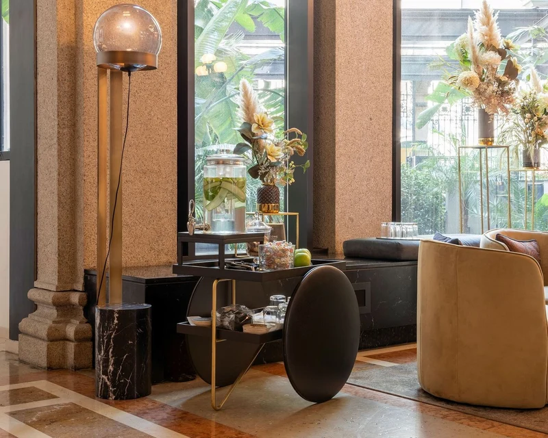 Casa Padrino Luxus Beistelltisch mit Rädern Schwarz / Gold - Made in Italy