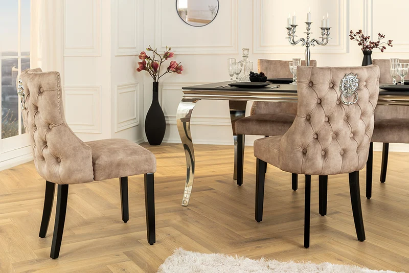 Edler Stuhl LEON Samt beige Löwenkopf Nieten Chesterfield