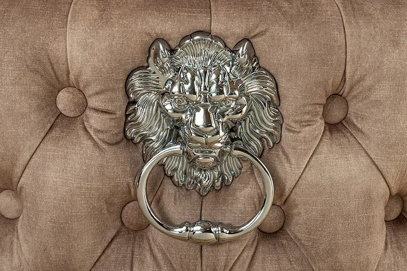 Edler Stuhl LEON Samt beige Löwenkopf Nieten Chesterfield