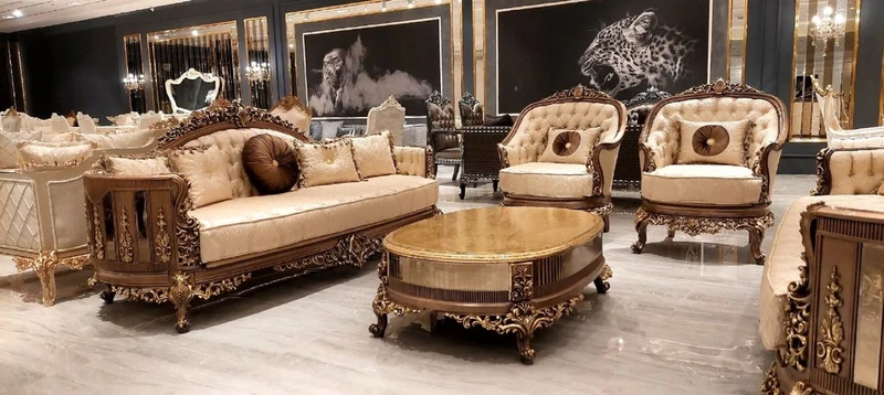 Casa Padrino Luxus Barock Wohnzimmer Set Gold / Braun / Gold - 2 Barock Sofas & 2 Barock Sessel & 1 Barock Couchtisch - Luxus Wohnzimmer Möbel im Barockstil - Barock Möbel - Edel & Prunkvoll