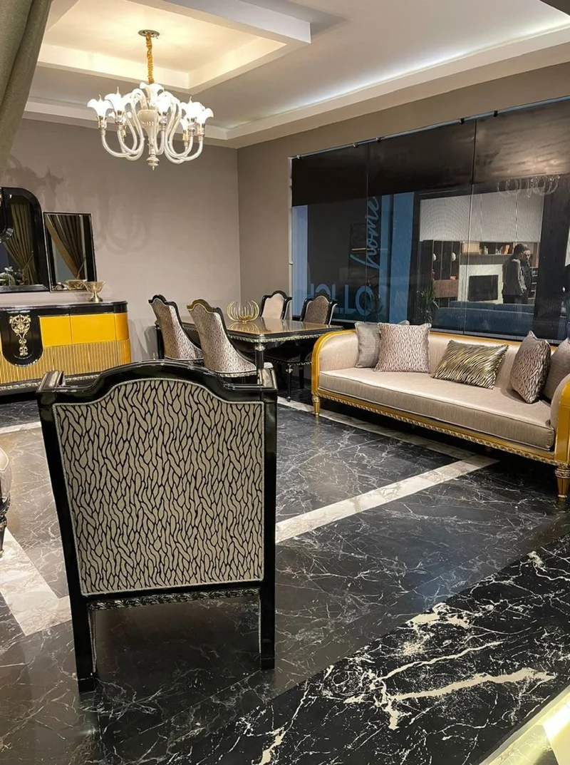 Casa Padrino Luxus Barock Sofa Gold / Gold - Prunkvolles Wohnzimmer Sofa - Barockstil Wohnzimmer Möbel - Luxus Möbel im Barockstil - Barock Einrichtung - Edel & Prunkvoll