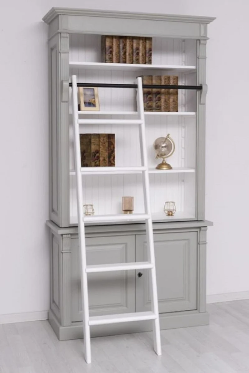 Casa Padrino Landhausstil Bücherschrank mit Leiter Grau / Weiß 120 x 51 x H. 228 cm - Massivholz Schrank - Regalschrank - Wohnzimmerschrank - Büroschrank - Landhausstil Möbel