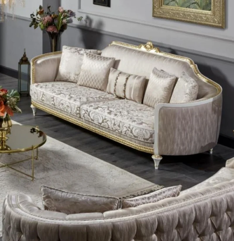 Casa Padrino Luxus Barock Sofa Gold / Weiß / Gold - Prunkvolles Wohnzimmer Sofa - Barockstil Wohnzimmer Möbel - Luxus Möbel im Barockstil - Barock Einrichtung - Edel & Prunkvoll