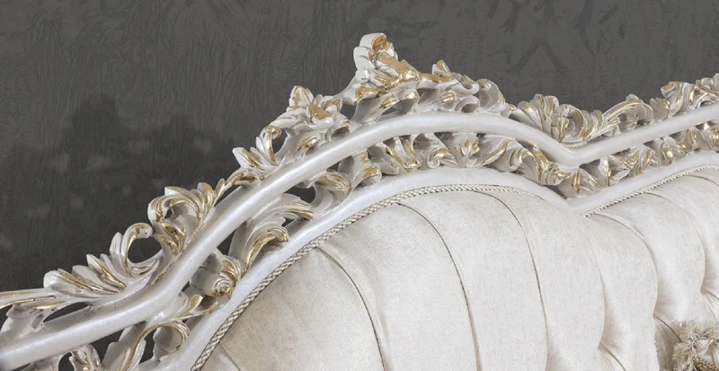 Casa Padrino Luxus Barock Sofa Creme / Beige / Weiß / Grau / Gold - Prunkvolles Wohnzimmer Sofa mit elegantem Muster - Barock Wohnzimmer & Hotel Möbel - Edel & Prunkvoll