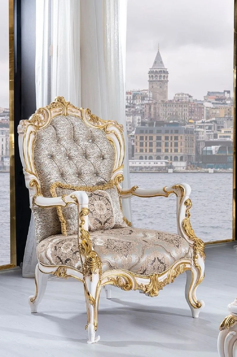 Casa Padrino Luxus Barock Sessel Silber / Beige / Schwarz / Weiß / Gold - Prunkvoller Wohnzimmer Sessel mit Glitzersteinen - Barockstil Wohnzimmer Möbel - Luxus Möbel im Barockstil