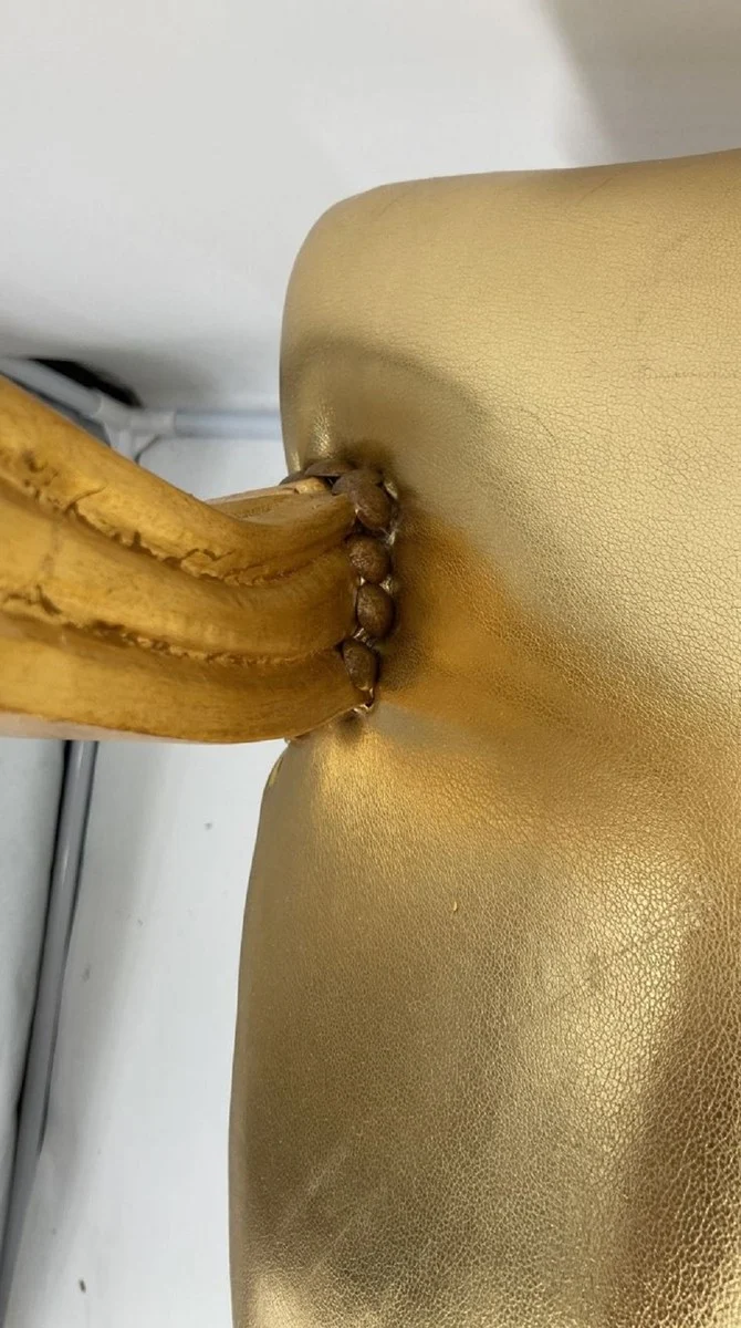 Casa Padrino Barock Esszimmerstuhl mit Armlehnen Gold / Gold - Handgefertigter Kunstleder Stuhl im Barockstil - Barock Esszimmer Möbel