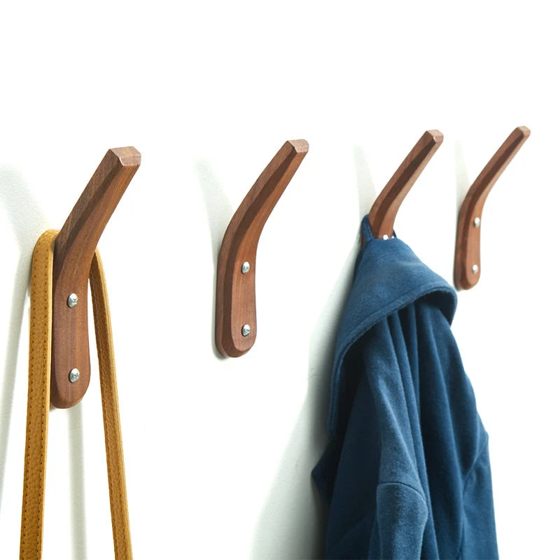 Wandmontierte handgefertigte Kleiderhaken aus Holz