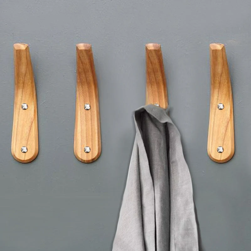 Wandmontierte handgefertigte Kleiderhaken aus Holz