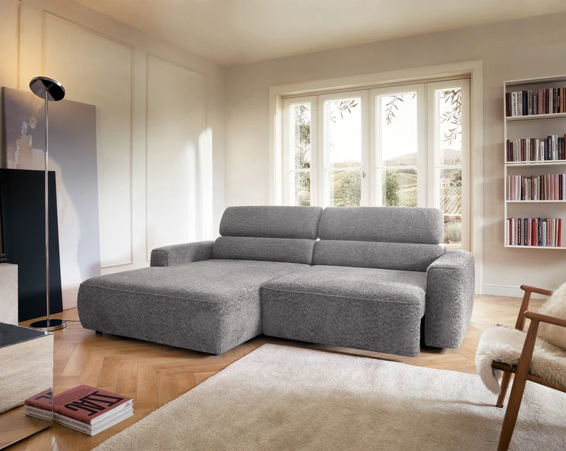 Ecksofa Fando mit elektrisch ausziehbarem Sitz, L-förmig, linksseitig, hellgrauer Chenille-Stoff