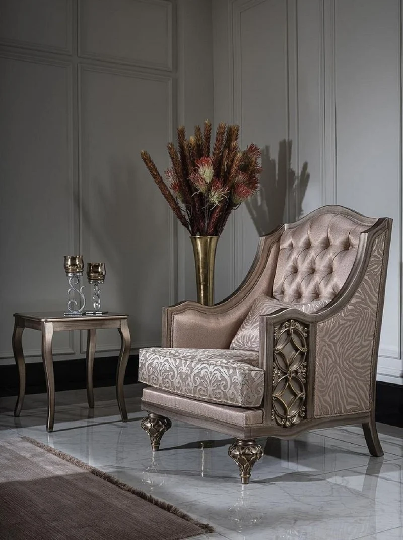 Casa Padrino Luxus Barock Sessel Rosa / Silber - Handgefertigter Barockstil Sessel mit elegantem Muster und dekorativem Kissen - Prunkvolle Barock Wohnzimmer Möbel