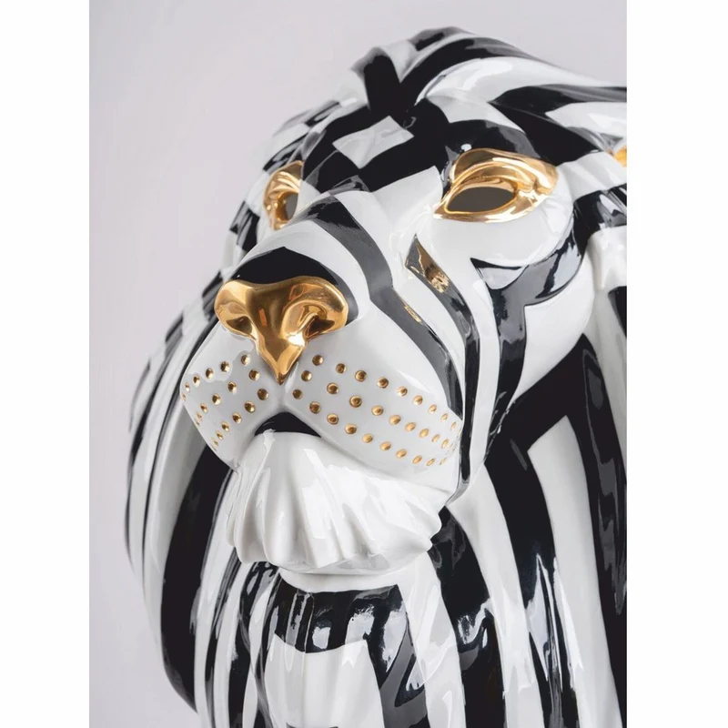 Casa Padrino Luxus Porzellan Deko Maske Löwe Weiß / Schwarz / Gold 38 x 30 x H. 60 cm