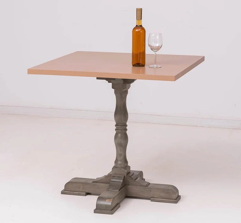 Quadratischer Bistrotisch aus Massivholz - mit Eichen- oder Pinientischplatte