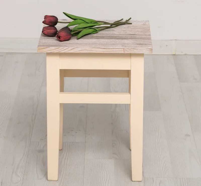 Hocker aus Massivholz in verschiedenen Farben