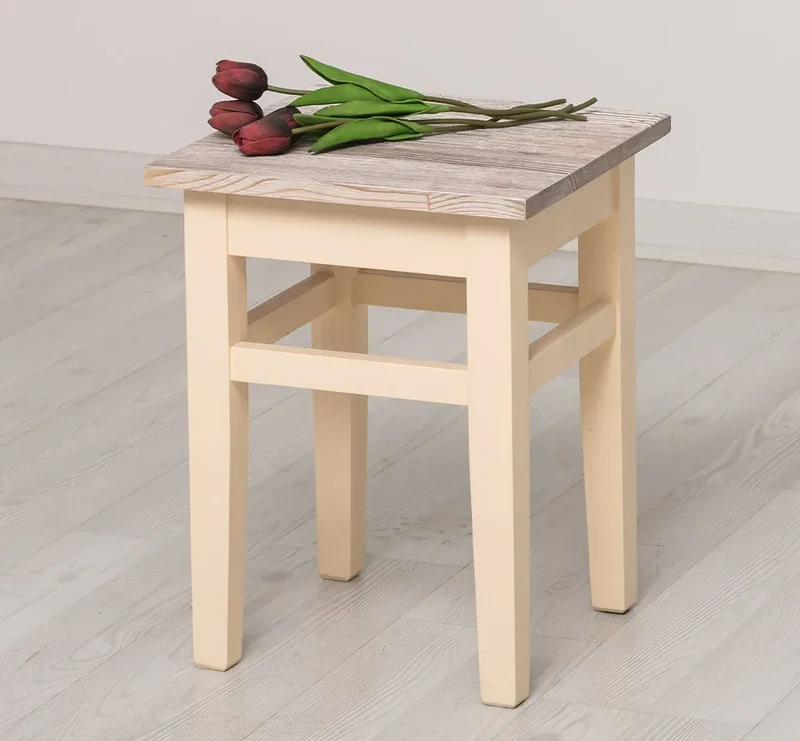 Hocker aus Massivholz in verschiedenen Farben