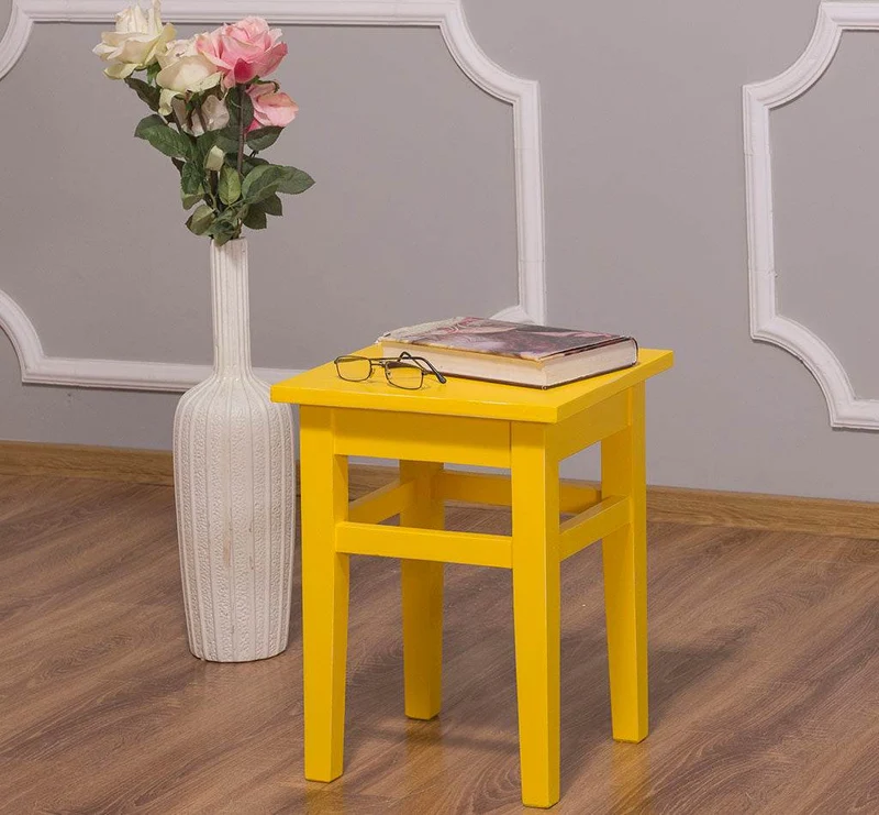 Hocker aus Massivholz in verschiedenen Farben