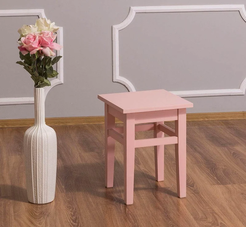 Hocker aus Massivholz in verschiedenen Farben