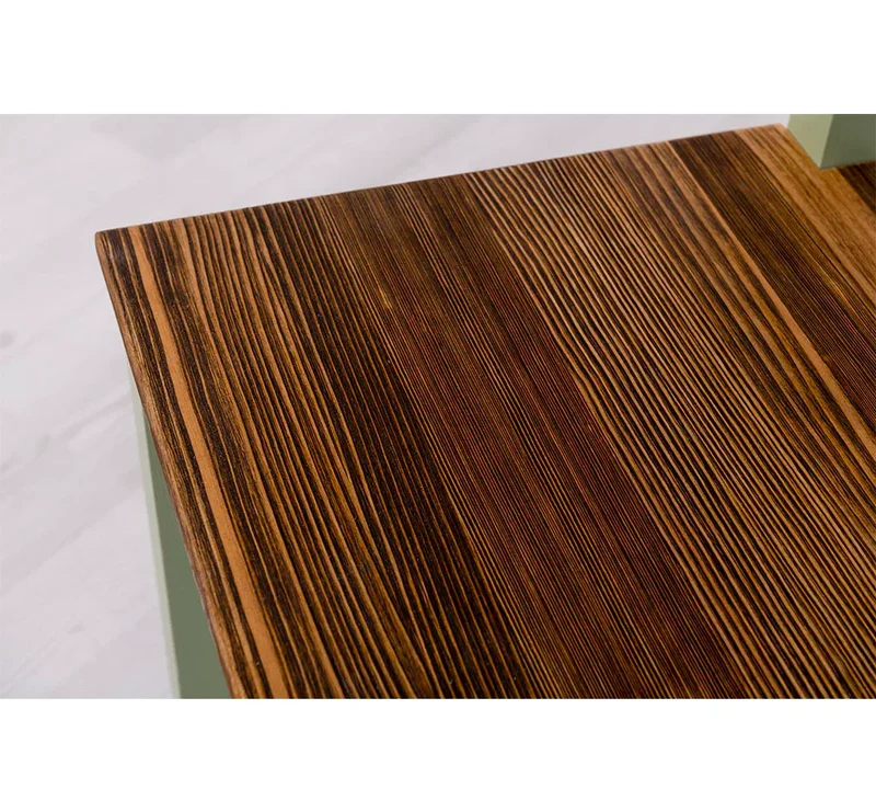 Stuhl aus Massivholz mit Rückenlehne