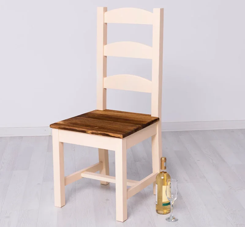 Stuhl aus Massivholz mit Rückenlehne