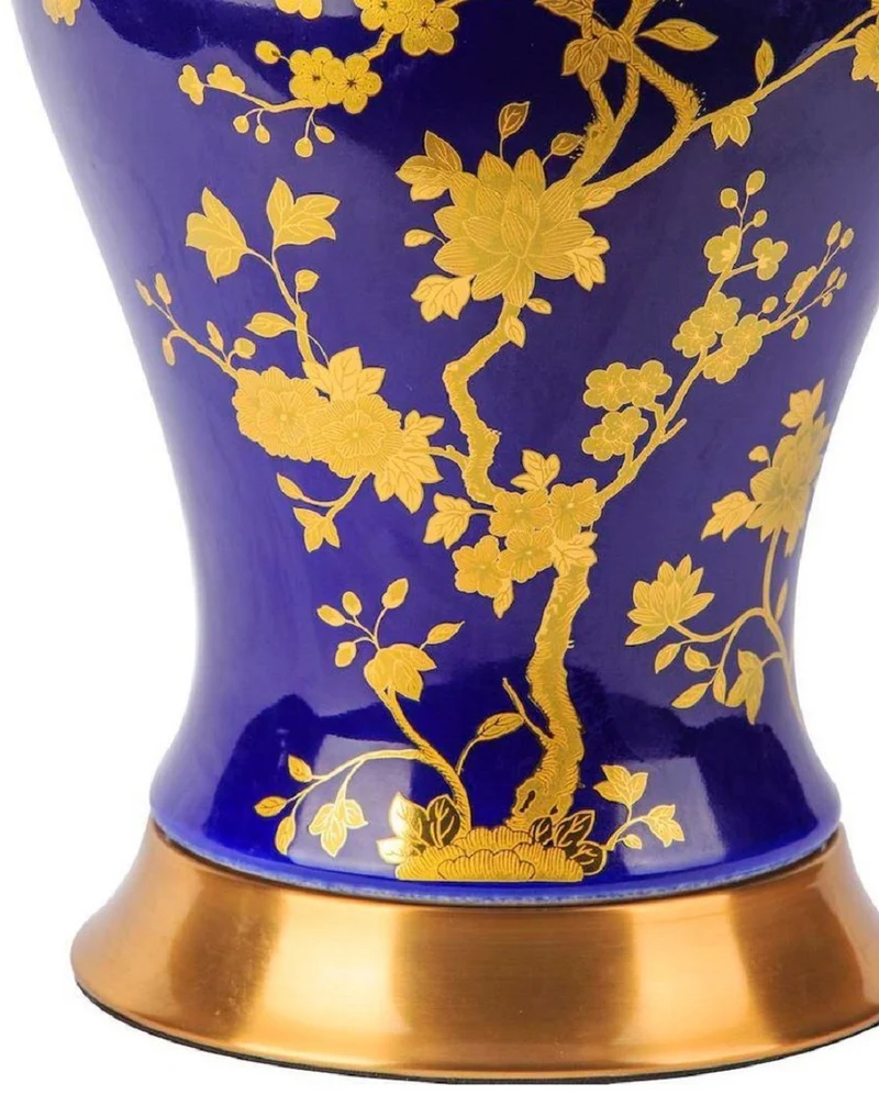 Casa Padrino Luxus Keramik Tischleuchte Blau / Gold / Weiß Ø 42 x H. 72 cm - Runde Keramik Schreibtischleuchte mit Lampenschirm - Luxus Keramik Leuchten