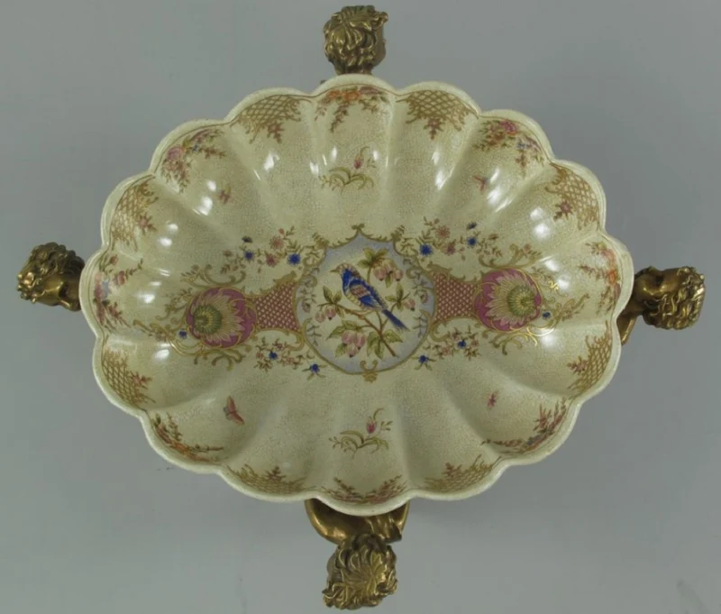 Casa Padrino Jugendstil Porzellan Schale mit 4 dekorativen Engelsfiguren Cremefarben / Mehrfarbig / Messingfarben 40 x 30 x H. 17 cm - Barock & Jugendstil Deko Accessoires
