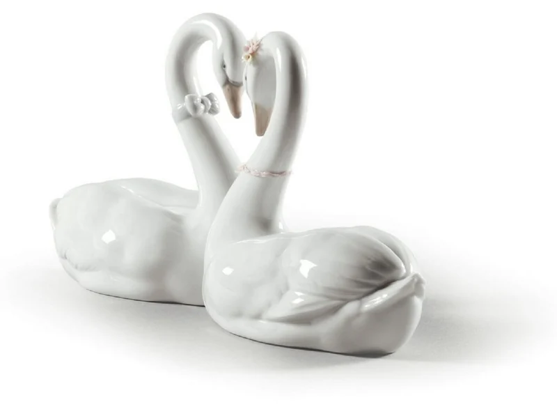 Casa Padrino Luxus Porzellan Figur Schwäne Weiß / Mehrfarbig 27 x 10 x H. 13 cm - Hochwertige Deko Skulptur - Erstklassische Qualität - Made in Spain