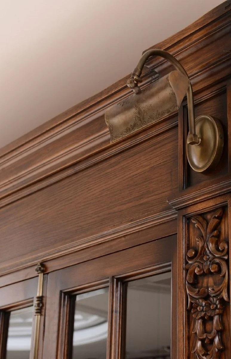 Casa Padrino Luxus Landhausstil Bücherschrank Braun / Antik Messing 262,5 x 54 x H. 251 cm - Massivholz Schrank mit Beleuchtung - Wohnzimmerschrank - Büroschrank - Luxus Landhausstil Möbel