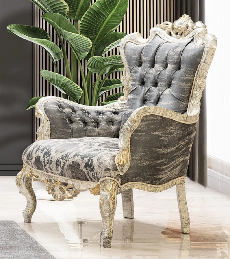 Casa Padrino Luxus Barock Wohnzimmer Set Grau / Antik Weiß / Gold - 2 Barock Sofas & 2 Barock Sessel & 1 Barock Couchtisch - Luxus Wohnzimmer Möbel im Barockstil - Barock Möbel - Edel & Prunkvoll