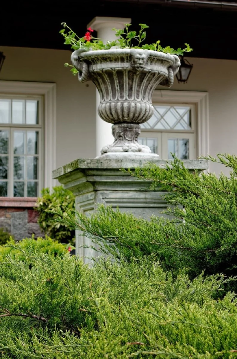 Casa Padrino Barock Garten Deko Blumentopf Grau 73 x 67 x H. 70 cm - Prunkvoller Pflanzentopf im Barockstil - Barock Garten Deko - Barock Terrassen Deko - Barock Deko Accessoires