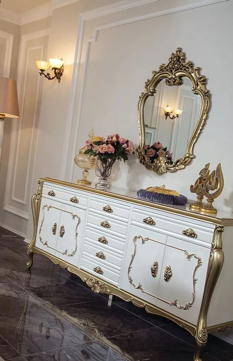 Casa Padrino Luxus Barock Möbel Set Sideboard mit Spiegel Weiß / Gold - Prunkvoller Massivholz Schrank mit elegantem Wandspiegel - Möbel im Barockstil