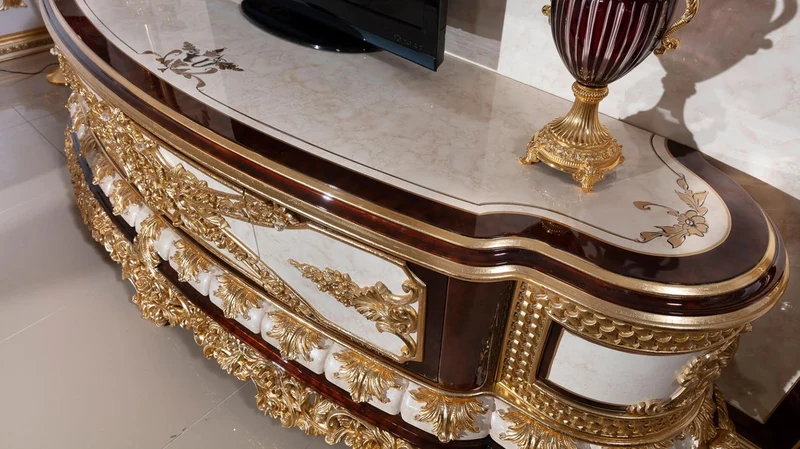 Casa Padrino Luxus Barock TV Schrank Weiß / Braun / Gold - Prunkvolles Wohnzimmer Sideboard mit Rückwand - Barock Wohnzimmer Möbel - Edel & Prunkvoll