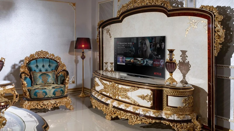 Casa Padrino Luxus Barock TV Schrank Weiß / Braun / Gold - Prunkvolles Wohnzimmer Sideboard mit Rückwand - Barock Wohnzimmer Möbel - Edel & Prunkvoll