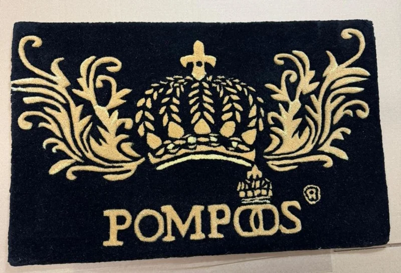 Casa Padrino Luxus Fußmatte Krone von Harald Glööckler Pompöös Schwarz / Gold 80 x 50 cm