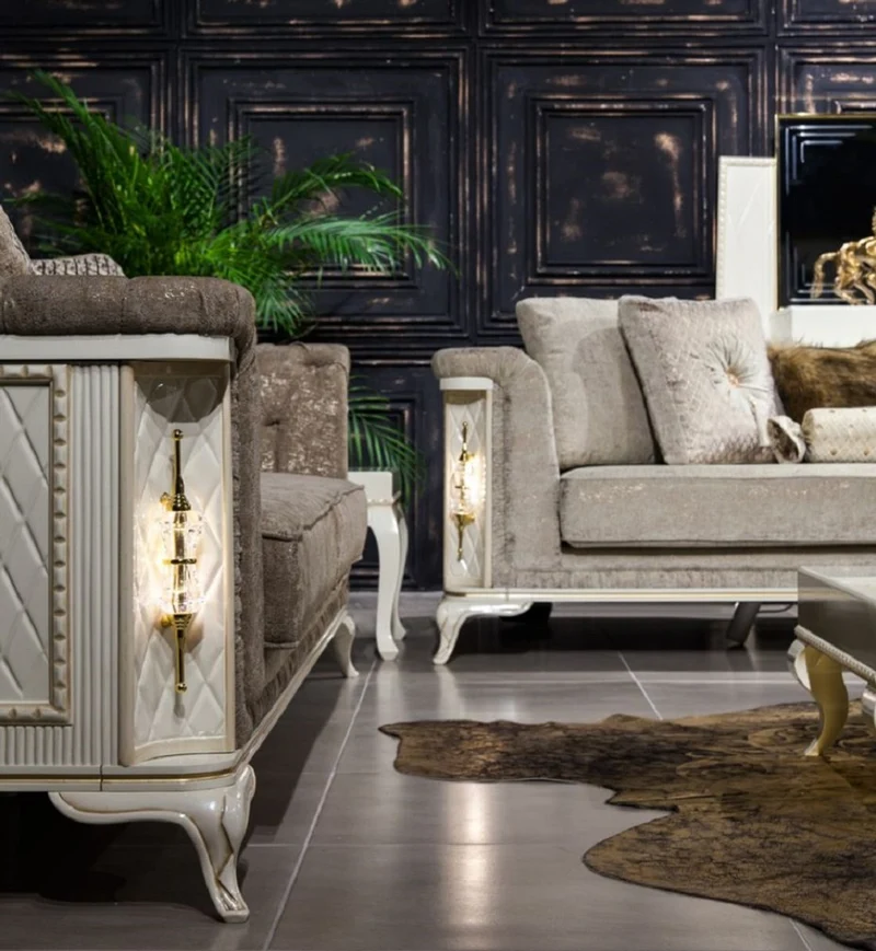 Casa Padrino Luxus Barock Sofa Hellgrau / Weiß / Gold - Beleuchtetes Wohnzimmer Sofa im Barockstil - Barock Wohnzimmer Möbel - Edel & Prunkvoll