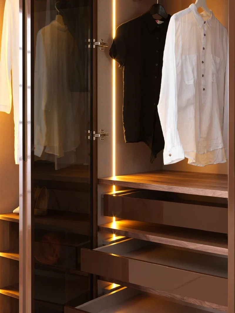 Casa Padrino Luxus Schlafzimmerschrank Dunkelbraun 360 x 62 x H. 230 cm - Beleuchteter Kleiderschrank mit 8 Glastüren - Schlafzimmer Möbel - Hotel Möbel - Luxus Möbel