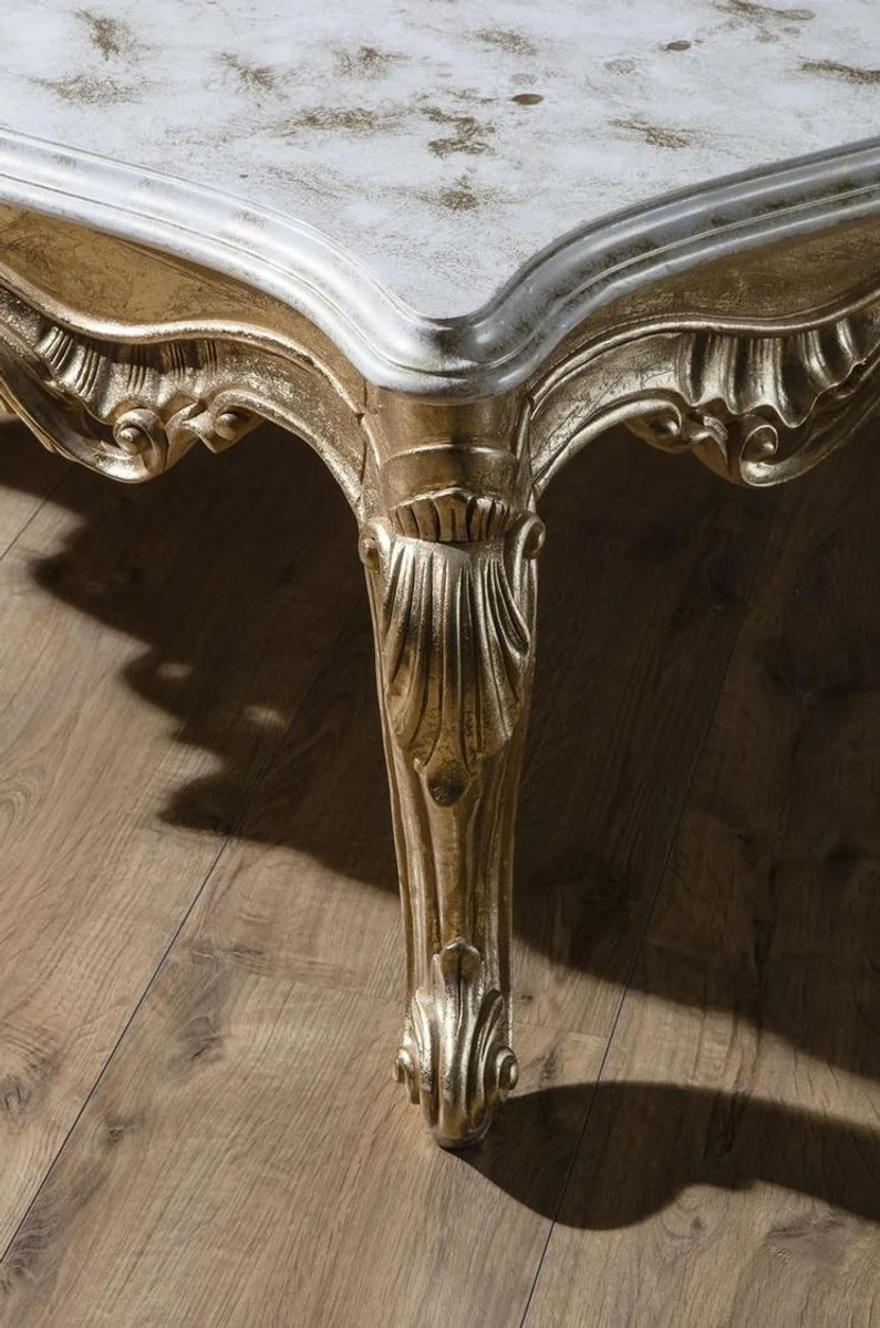 Casa Padrino Luxus Barock Couchtisch Weiß / Gold 130 x 130 x H. 51 cm - Prunkvoller Massivholz Wohnzimmertisch - Barock Wohnzimmer Möbel