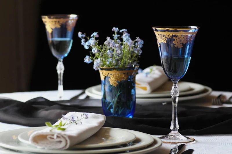 Casa Padrino Luxus Barock Weinglas 6er Set Hellblau / Gold Ø 9 x H. 21,5 cm - Handgefertigte gravierte und handbemalte Weingläser - Hotel & Restaurant Accessoires - Luxus Qualität