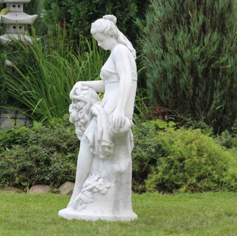 Casa Padrino Jugendstil Garten Deko Skulptur Frau mit Blumenstrauß Weiß / Grau 46 x 46 x H. 121 cm - Elegante Garten Deko Stein Figur - Barock & Jugendstil Garten Deko Accessoires