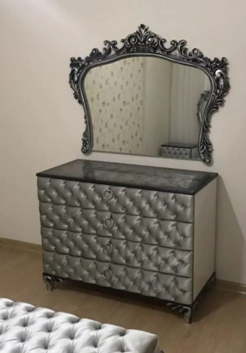 Casa Padrino Barock Kommode Silber 100 x 45 x H. 90 cm - Massivholz Schlafzimmer Kommode mit 4 Schubladen - Barock Schlafzimmer Möbel
