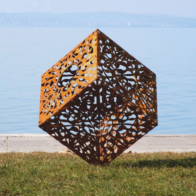 Casa Padrino Luxus Garten Deko Stahl Skulptur Würfel Rost H. 86 cm - Metall Skulpturen
