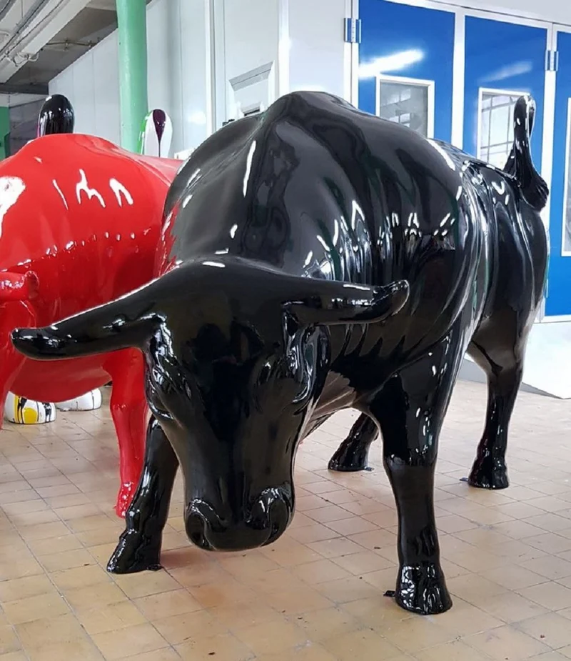 Casa Padrino XXL Deko Skulptur Stier Schwarz 235 x H. 140 cm