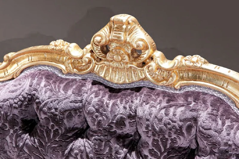Casa Padrino Luxus Barock 3er Sofa Lila / Gold - Prunkvolles Wohnzimmer Sofa mit elegantem Muster - Barock Wohnzimmer & Hotel Möbel - Erstklassische Qualität - Made in Italy